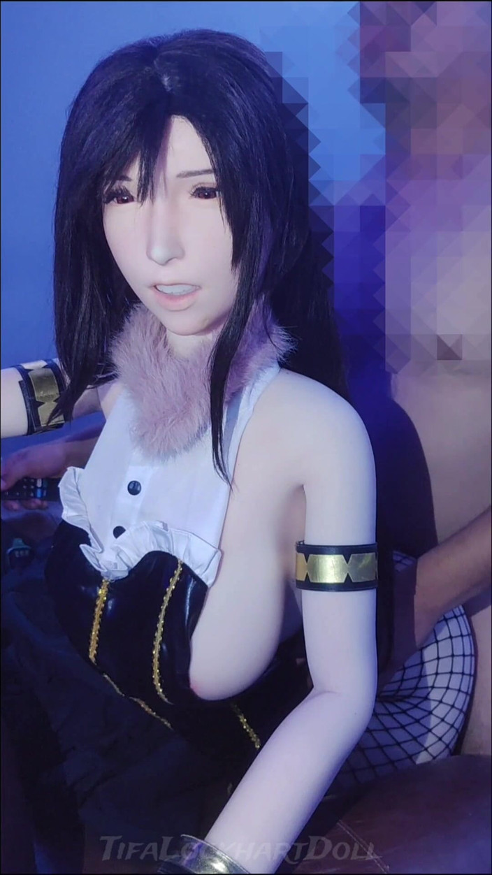 Tifa Lockhart doll: Po zmroku w Honey Bee Inn. Brzęczenie Tify dla Ciebie!