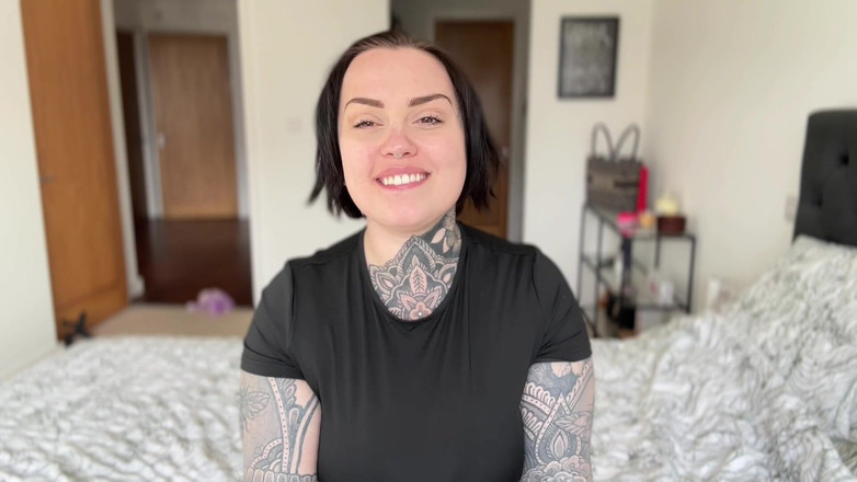 Miss Valentina: La sorellastra ti ha preso duro JOI