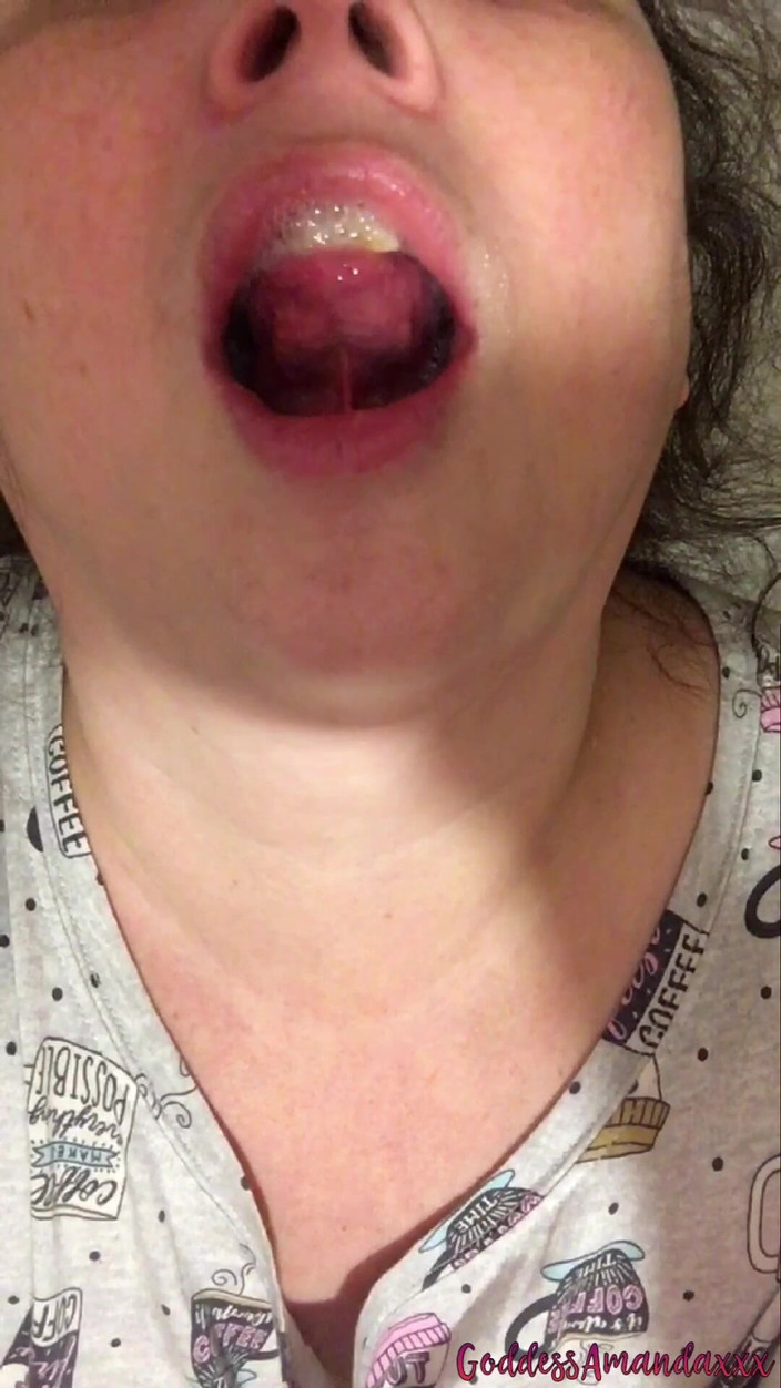Goddess Amanda: 脇の毛を剃り、精液を飲み込む