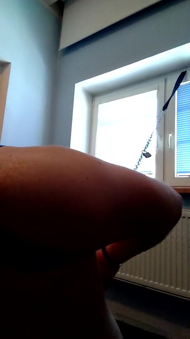 Slaveboy28: Slaveboy28 houding getraind en tepels gerubberd