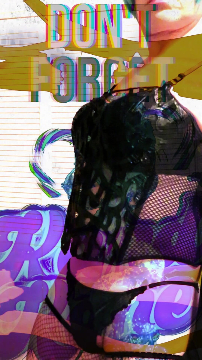 kandiKane: Calda e sexy con la troia sissy Kandi nel suo...