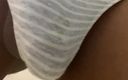 Kimora Creams: हॉट tgirl पेशाब से पहले वीर्य निकालने के लिए अपने लंड और गेंदों को थप्पड़ मारती है फिर अपने बड़े काले लंड को स्ट्रोक करती है
