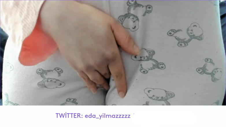 bigass_sexy_bigboobs: Pajama masturbasi- ngusap memek pakai piyama