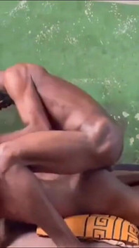 บ้านสลัม: เขาเอา cock ลึกเข้ารูตูด