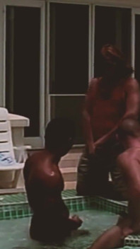 Scène de l’île gay 4_gay trio anal dans la piscine avec un ami latino
