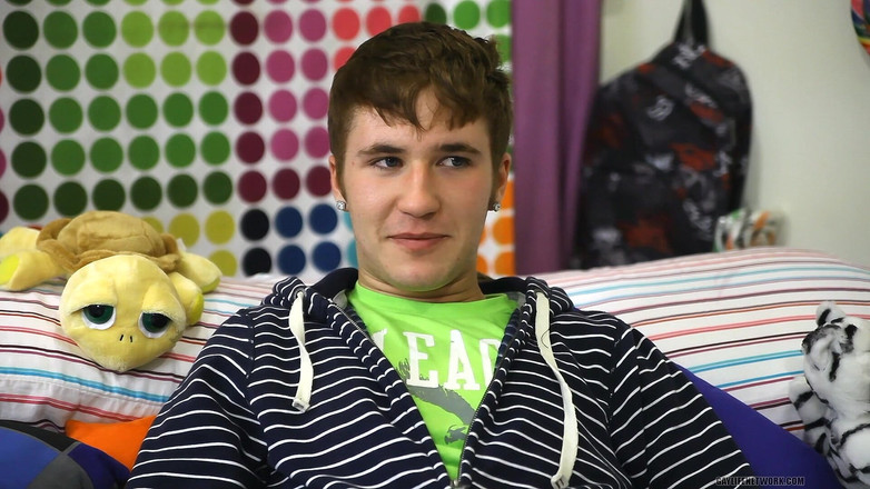 Lollipop Twinks: Chico de granja convertido en estrella gay