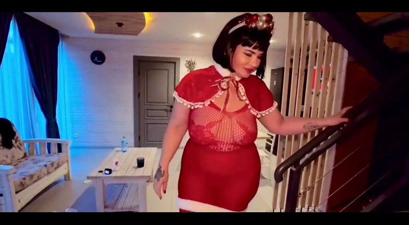 KarmenMilf: Fiul vitreg sărbătorește Crăciunul
