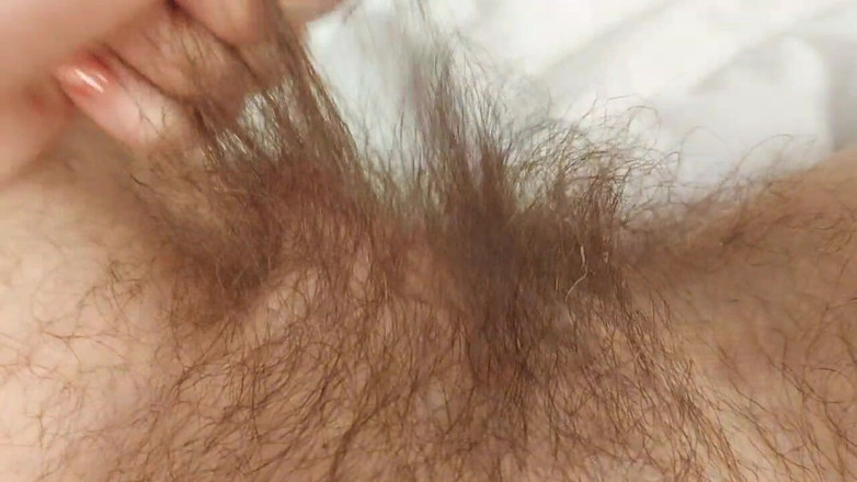 GinnaGg: Saya bermain dengan rambut saya.