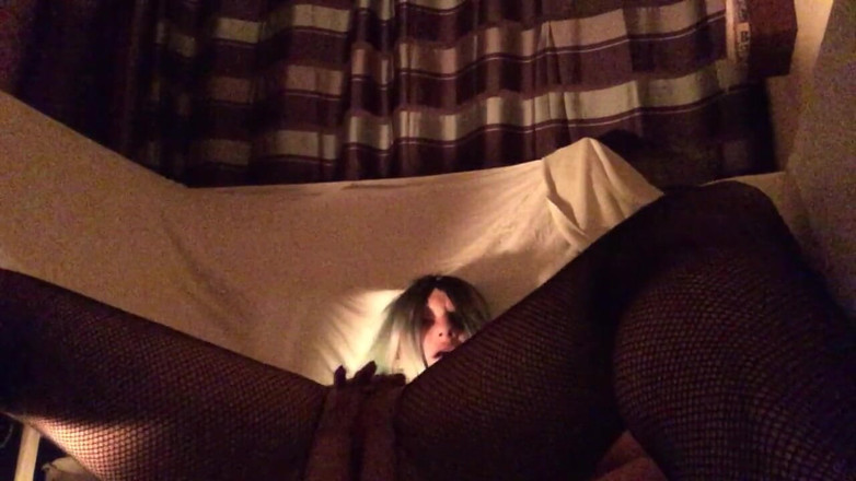 Vers: Masturbasi dengan fishnet