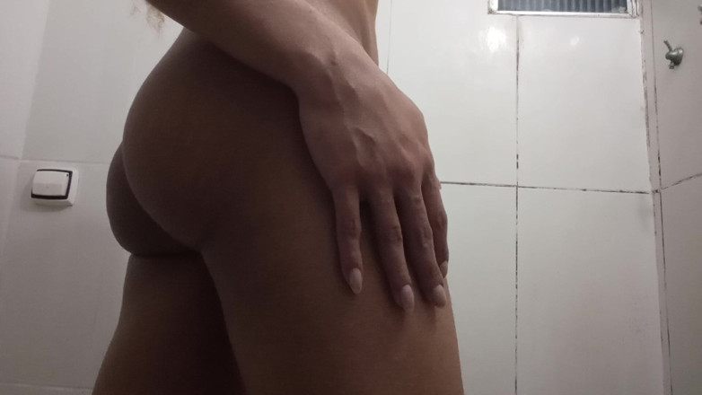 AngelMature: Fetiș pentru blonde care își masturbează clitorisul frumos și gros