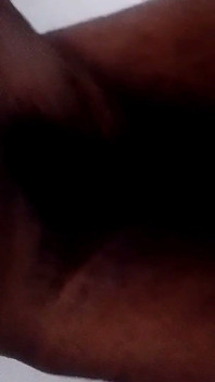 La braga es negra solo en color