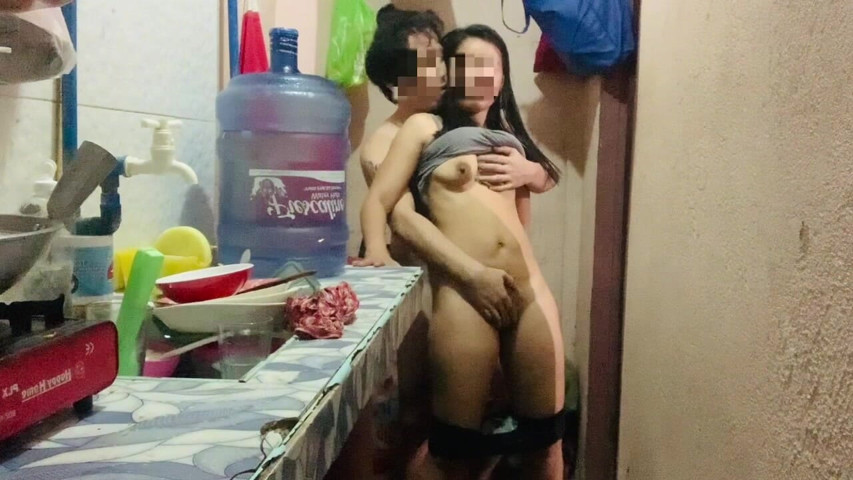 Filipina Risky Sex on the Kitchen (Arramia)