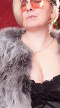 Collection de manteaux de fourrure sexy - partie 2. Arya Grander, MILF fétichiste