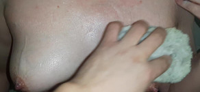 Vik_All: Ibu Tiriku Lagi Mandi Dan Minta Aku Gesek Memeknya Lagi.