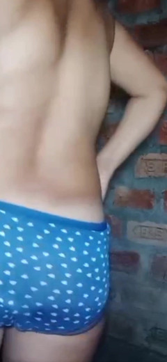 Momib45: Panggilan telanjang ke teman