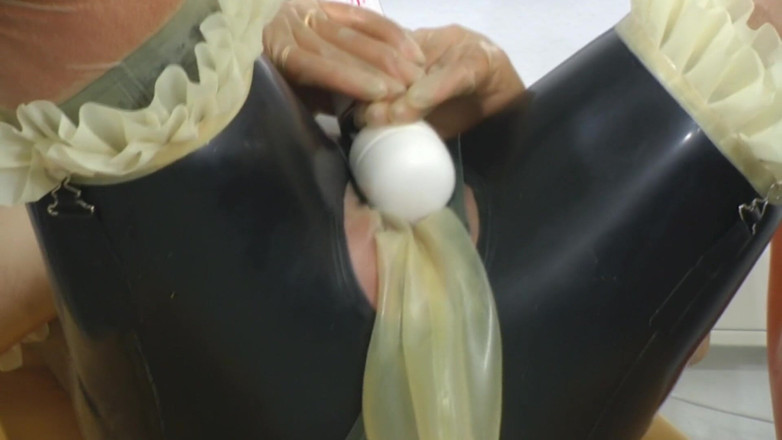 Rubber & Clinic Studio - 1ATOYS: Pisspants - gyn en caoutchouc complet pisse