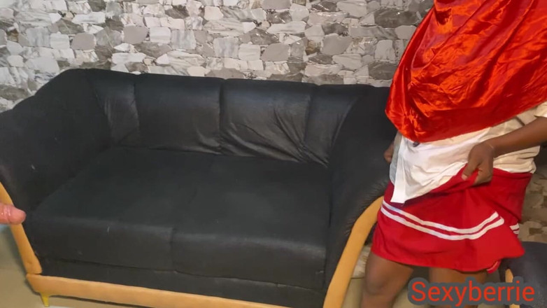 Sexy Berrie: La casalinga arrapata becca un grosso cazzo pervertito si masturba...