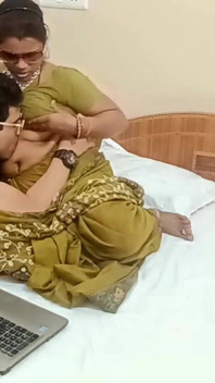 Mumbai Beauty Bhabhi Watching and Pressing Boobs in Saree Young Friend Seen and Hard Fast Romantic Sex with Creampie
