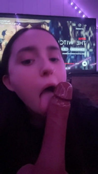 Joyliii BBC dildo'ya biniyor