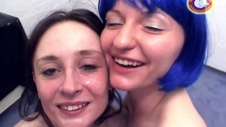 German bitch hunter: Bruneta a blue vlasy kotě sdílejí ptáky a sperma