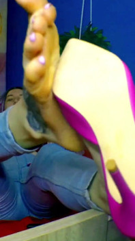 Lady Angela One Shoe Vaping