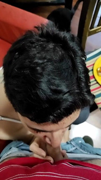 퀵! 그녀의 프랑크푸르터에게 펠라와 정액! (그리고 블랙 진)