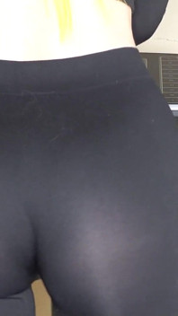 Dehnen in meinen durchsichtigen leggings