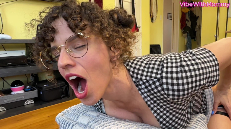 VibeWithMommy: Jóga JOI uctívání zadku