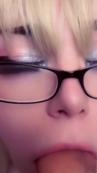 Bratty bimbo influencer gezicht geneukt door fan