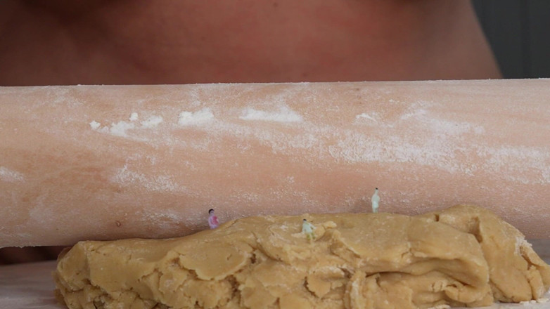 Sasha Curves: La mauvaise pâtisserie de ma belle-mère géante