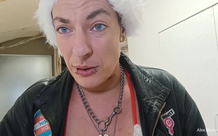Alex Bitchcraft: Le père Noël pisse sur la Bible