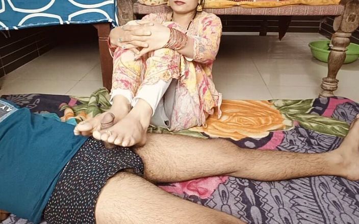 Pyaripooja22: Desi Bhabhi romantický footjob před ošukanou jejím manželem