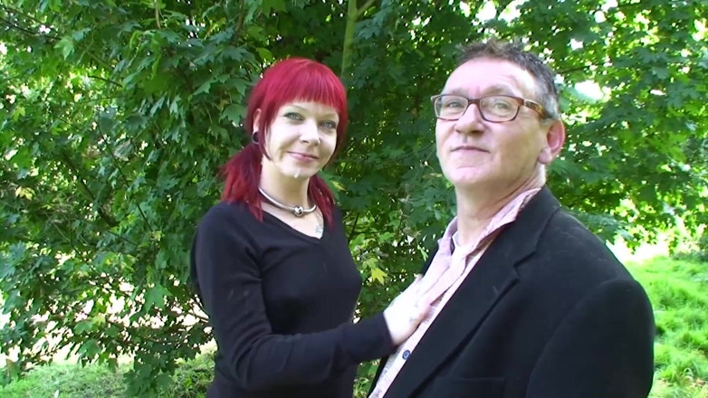 Public Entertainment: Un couple baise dans la nature