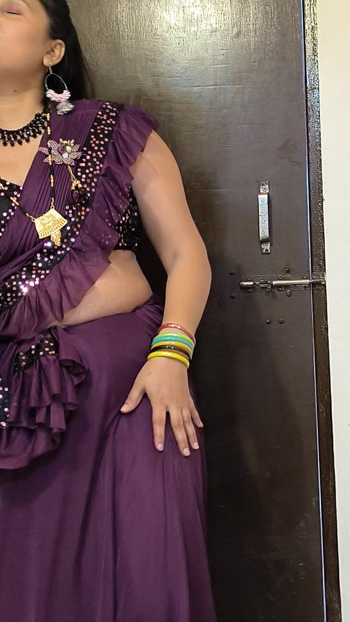 Puja555: Пуджа Бхабхі оголена танцює