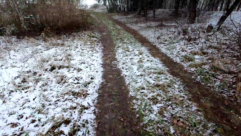 Bouncy Tits Action: Klatsche für ihre titten beim wandern durch den schnee
