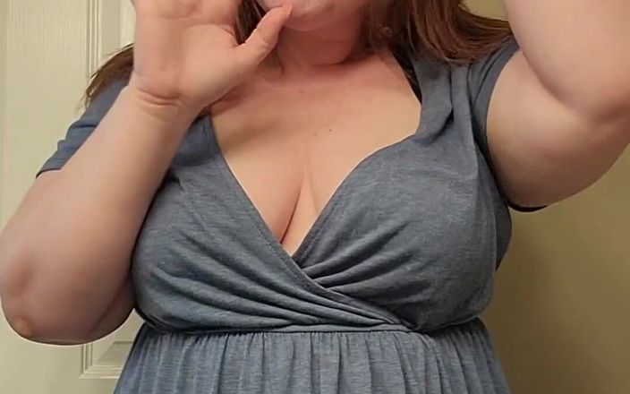 KinkyKatie: もし私がこのドレスを着ているのを公の場で見たら、あなたは見つめますか?