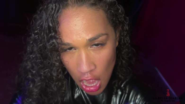 LaBellaDX: Tineebadass soumise est la bonne fille de sa belle-mère Labella !