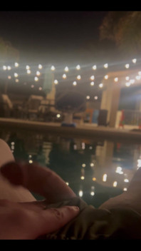Romantik bir şekilde yıldızların altında bana sakso edecek birine ihtiyacım var