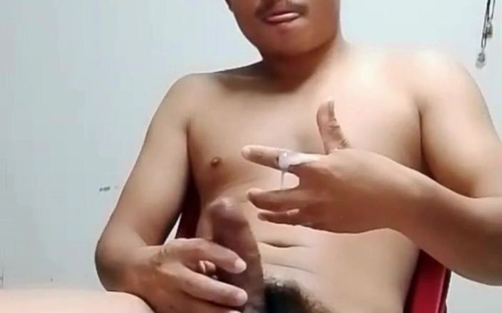 ninesuriya: Video live cewek sange ini lagi asik muasin memeknya pakai...