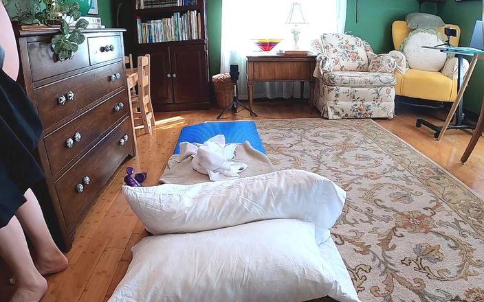 MarieRocks: Yoga GILF Gets Herself off