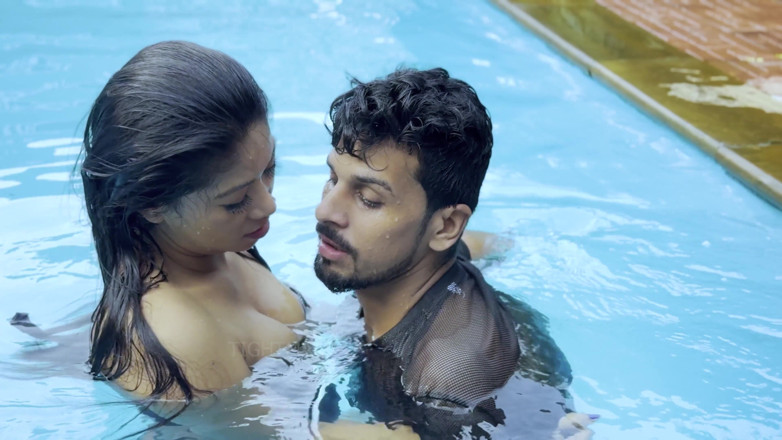 Tightmaal: hot bhaartiy jore ne sviming pool men masti karte hue...