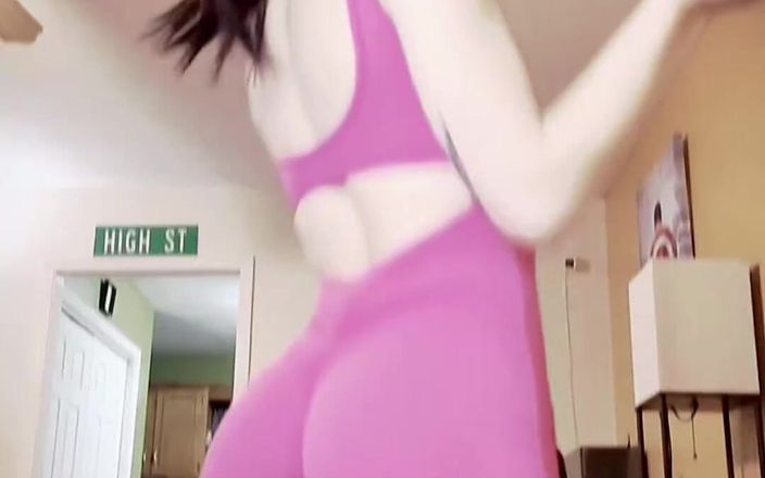 Kinkee Karma: 내 보지를 쭉 뻗는 걸 보면 네가 너무 힘들어