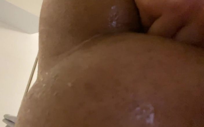 Kimora Creams: Sexy trans holka fistuje svůj těsný zadek