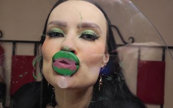 Green Minty Lipstick Glossy Pouty Bimbo Kisses 4K Ultra HD
