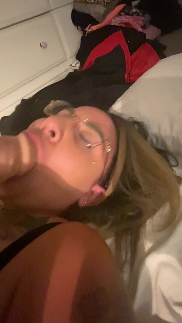 MzKiTTy91: Pawg evli kadın 12'sini canavar yarakla sikiyor ve birini de emiyor