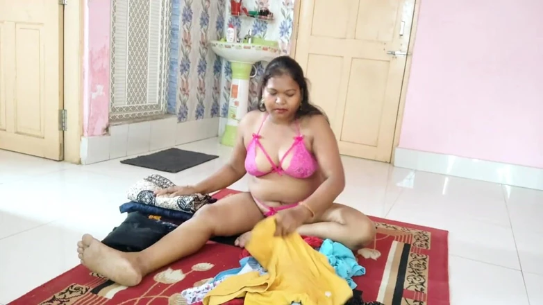 Sonam Official: Hintli ev hanımı seksi şov 2