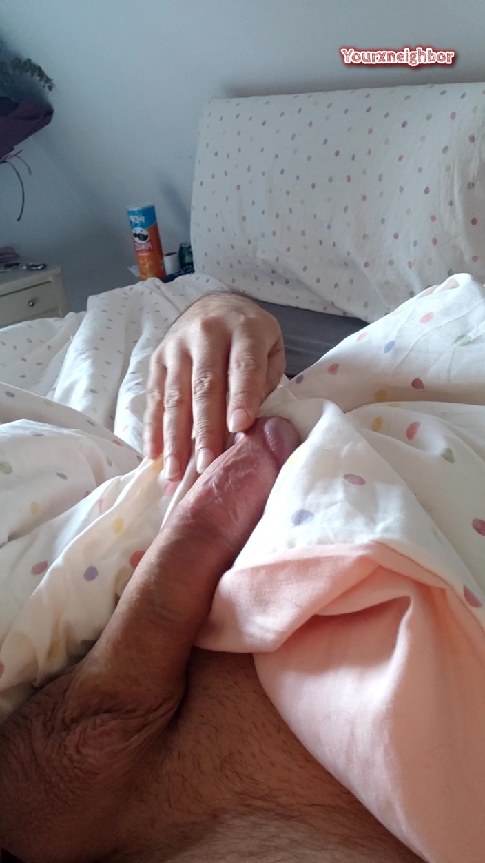 Yourxneighbor: Cachondo En La Cama.