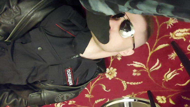 KinkySirius: Dua pegawai polis mengadakan permainan main peranan penangkapan, penguasaan, churn