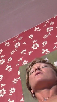 Milf si scopa la figa mentre filma nella mia figa 2 - 3