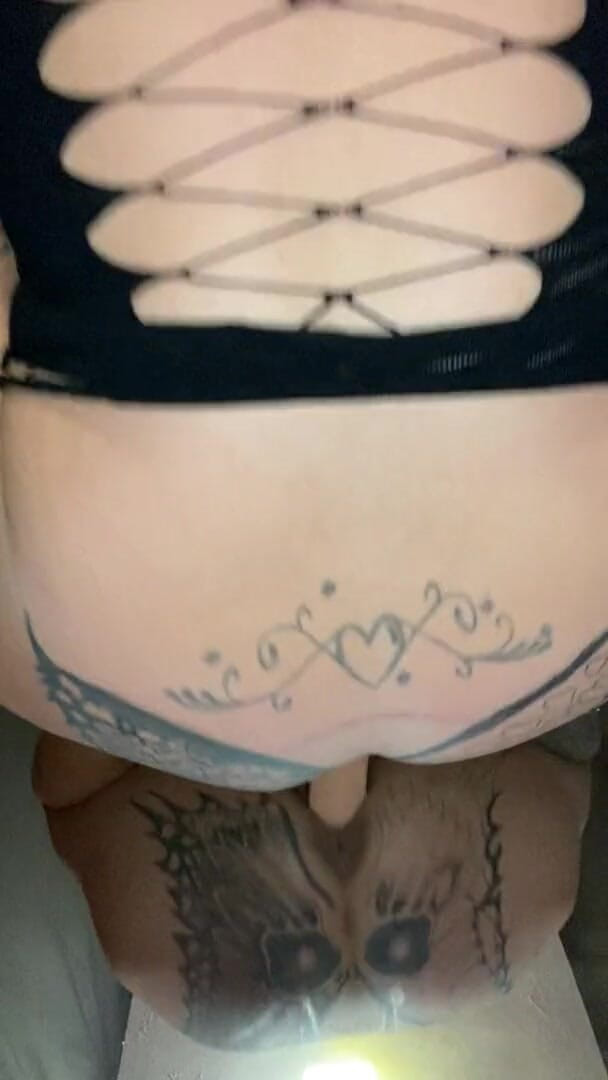 MzKiTTy91: Isteri putih dengan pantat besar melantun pada zakar raksasa 12 inci